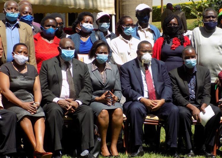 Embu West deputy county commissione Caroline Imaya (center) and National Museums of Kenya director general Dr Mzalendo Kivuinjia (2nd right) and herbalists from Kirinyaga, Embu, Tharaka Nithi and Meru counties at Izaak Walton Inn in Embut town during a seminar on finding Covid herebal cure.