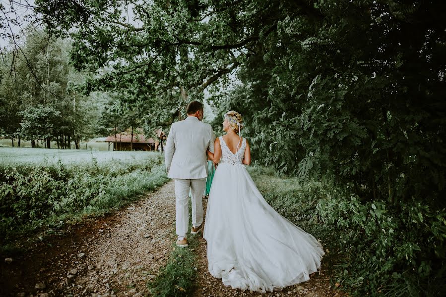 Jurufoto perkahwinan Elena Šenková (elliphoto). Foto pada 31 Mei 2022