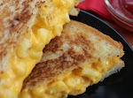 Grilled Mac & Cheese Sandwich was pinched from <a href="http://www.spendwithpennies.com/grilled-mac-cheese-sandwich/" target="_blank">www.spendwithpennies.com.</a>