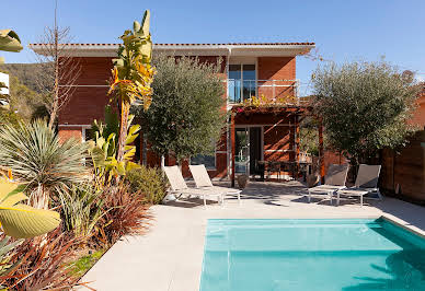 Maison avec jardin et terrasse 1