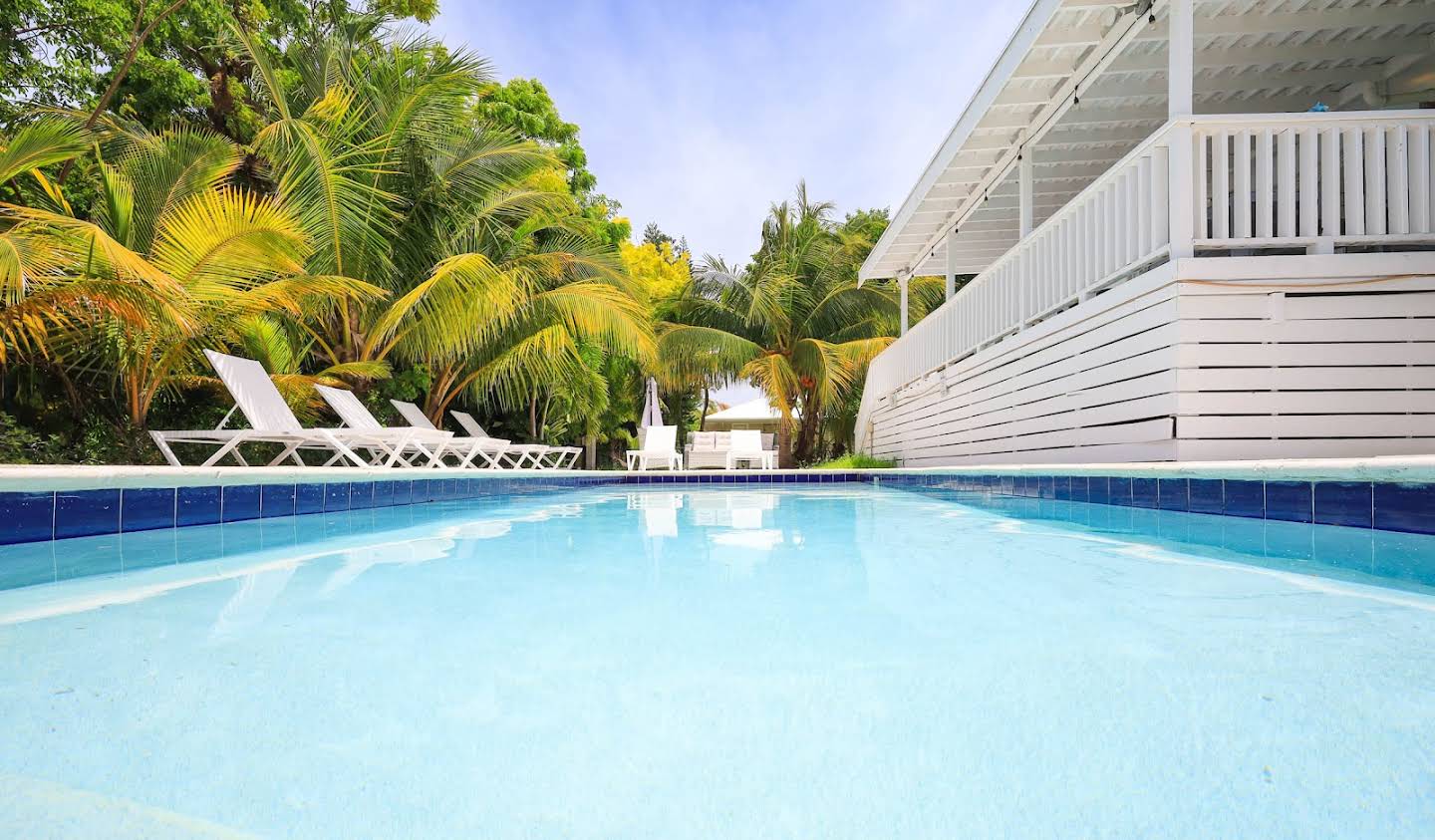 House with pool and garden Providenciales