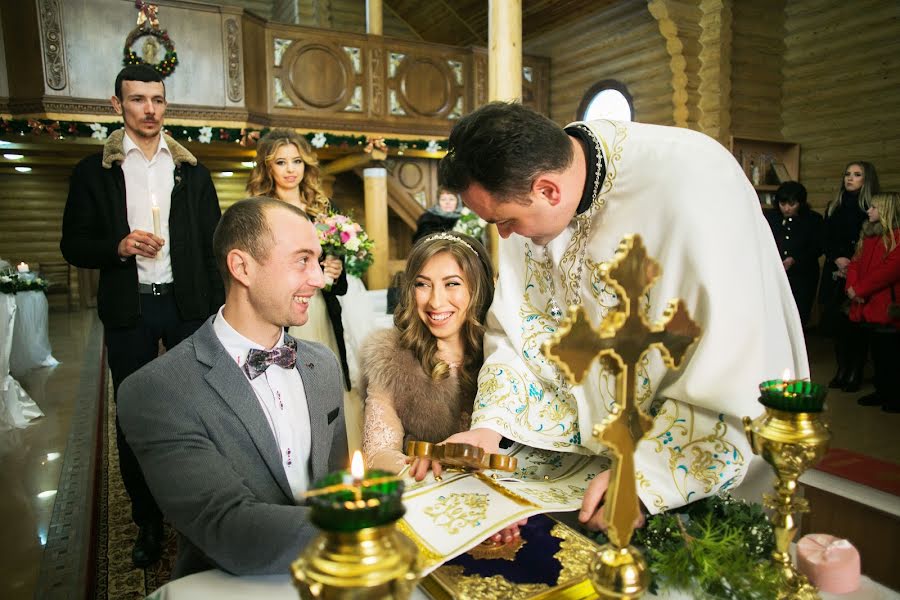 Fotógrafo de casamento Elena Turovskaya (polenka). Foto de 30 de janeiro 2018