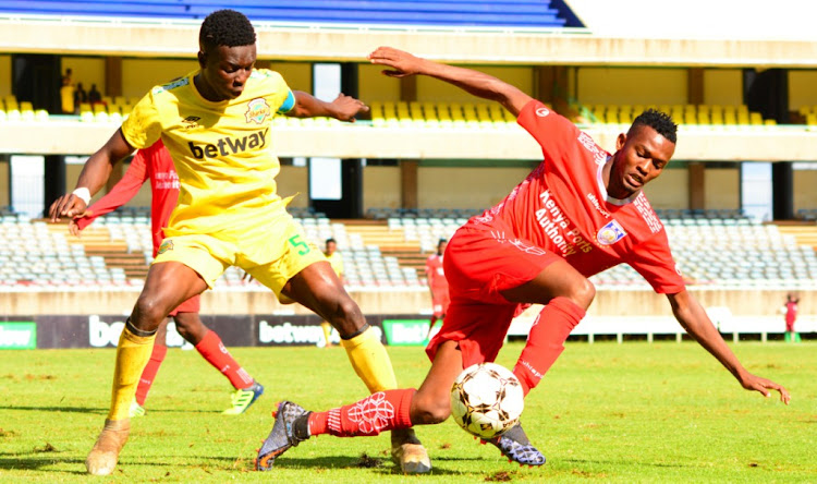 Bandari's Abdalla Hassan (R) fights for the ball with Erick Juma of Kariobangi sharks during their KPL clash at Kasarani on January 8,2020.