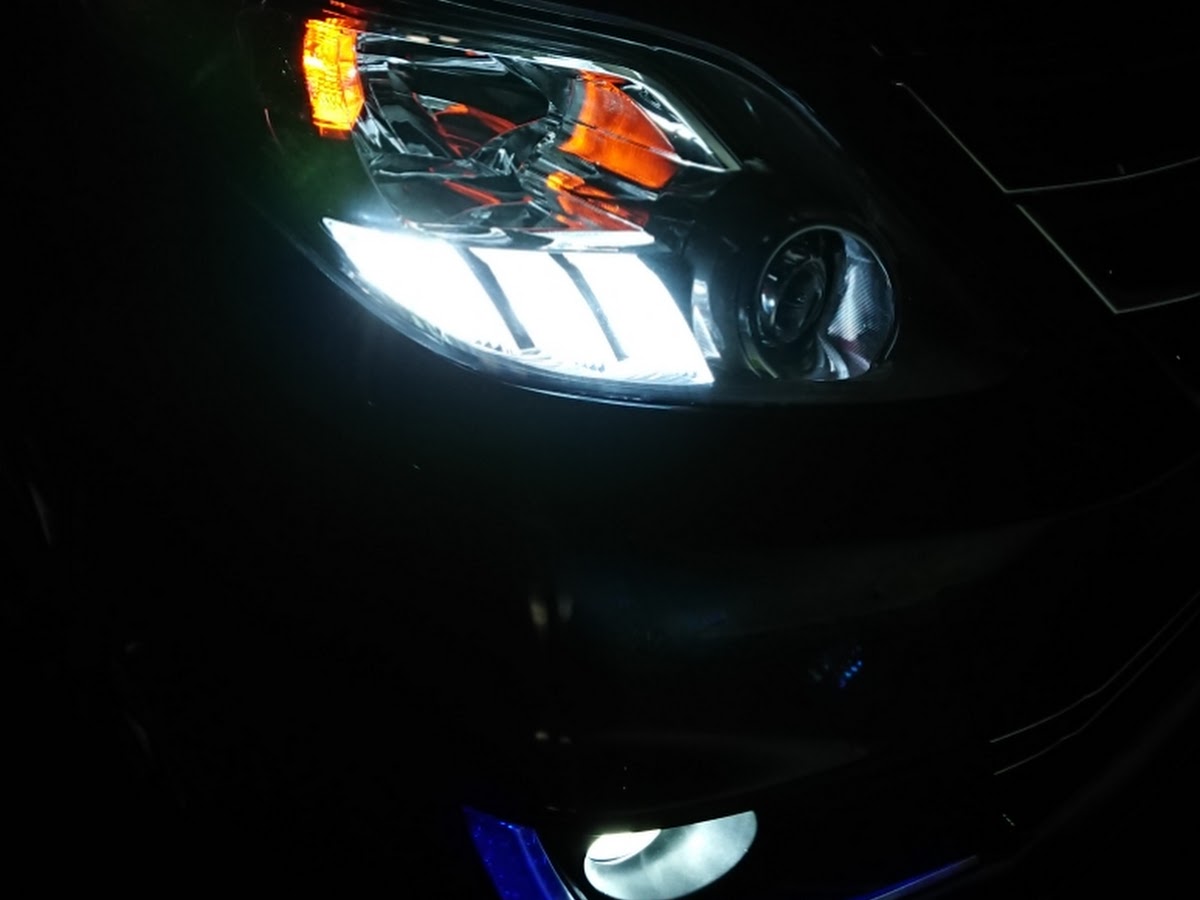 トヨタ アルファードを華麗にカスタム By トモ 18 07 24 この青いライトを白にかえたいんですが 変え方わかる方いますか 光り方はキレイなんですが Cartune