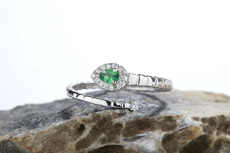 Sterling zilveren ring met groene hart edelsteen, modieus. Prachtige dames sieraden, ideaal als cadeau voor haar.