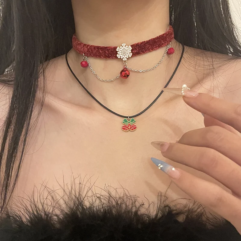 Jingling Bell Stitching Snowflake Necklace – Festive and Elegant. A beautiful necklace to add a touch of sparkle and hol
