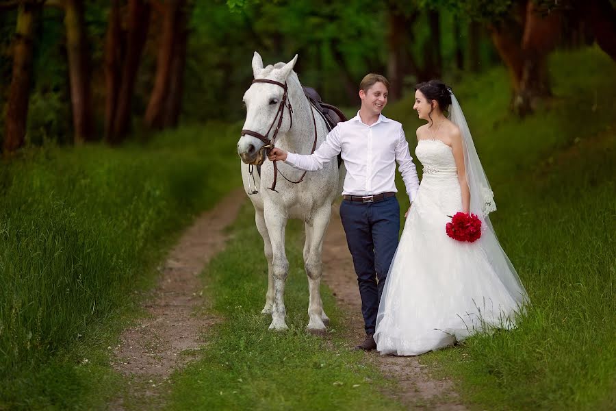 Wedding photographer Olesya Kareva (olisa911). Photo of 2 July 2016