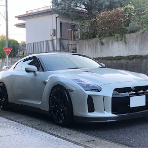 NISSAN GT-R