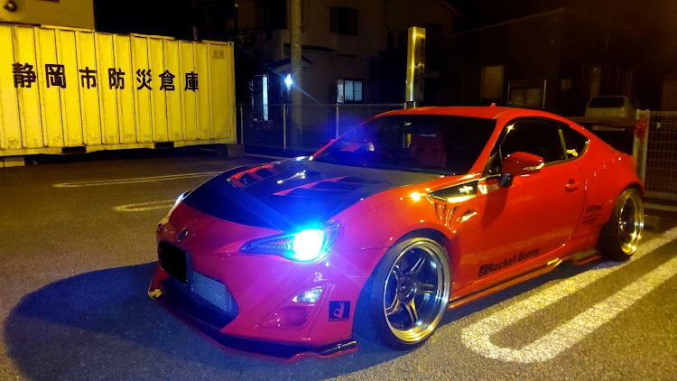 86のEat up⤴・ロケットバニー・ロケバニ・やっぱりお尻は大事・ソフト99 COLOR EVOLUTION レッド車用に関するカスタム事例の投稿画像2枚目