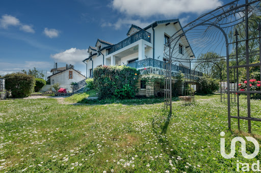 House with pool and terrace 1