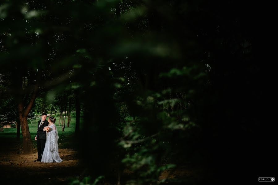 Fotografo di matrimoni Daniel Meneses Davalos (estudiod). Foto del 7 marzo 2019