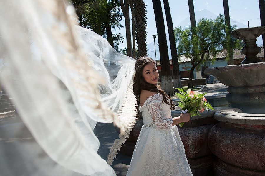 Fotograful de nuntă Roberto Luna (robertoluna). Fotografia din 4 aprilie 2018