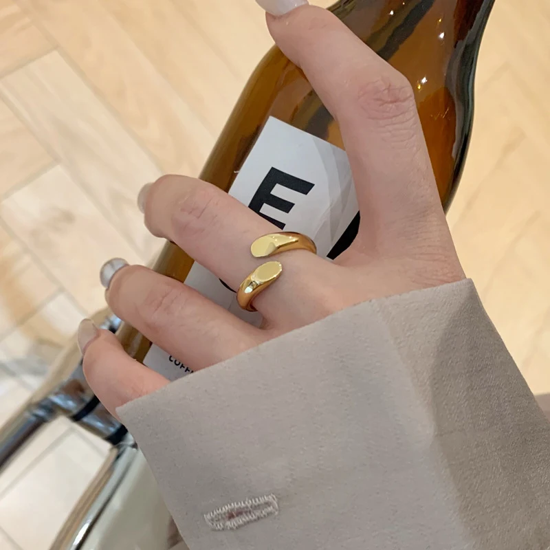 Vrouwenring 18K Gouden Plating Schitterende Sieraden voor Vrouwen Duurzame Kwaliteit en Tijdloos Design Perfect voor Dagelijks Gebruik en Bijzondere Gelegenheden