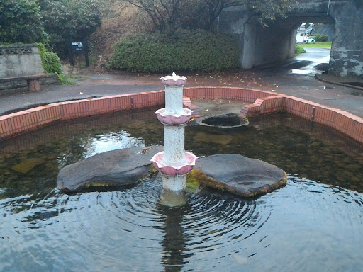 池の川水源の噴水