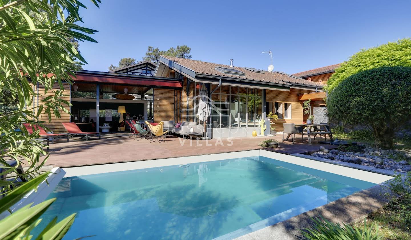 House with pool and terrace Hossegor