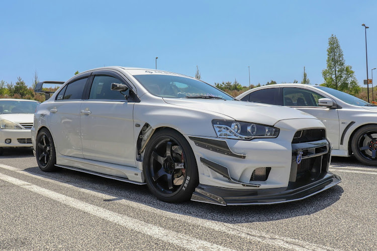 ランサーエボリューションのホリデースタイル・VARIS・EVO・EVOX・ランエボに関するカスタム事例の投稿画像1枚目
