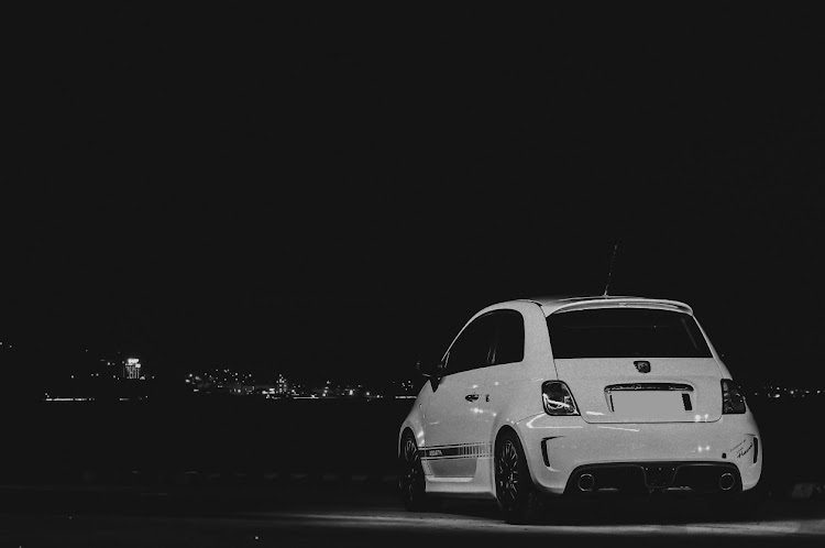 500のモノクロ祭り便乗・誉会～enjoy car community～に関するカスタム事例の投稿画像1枚目