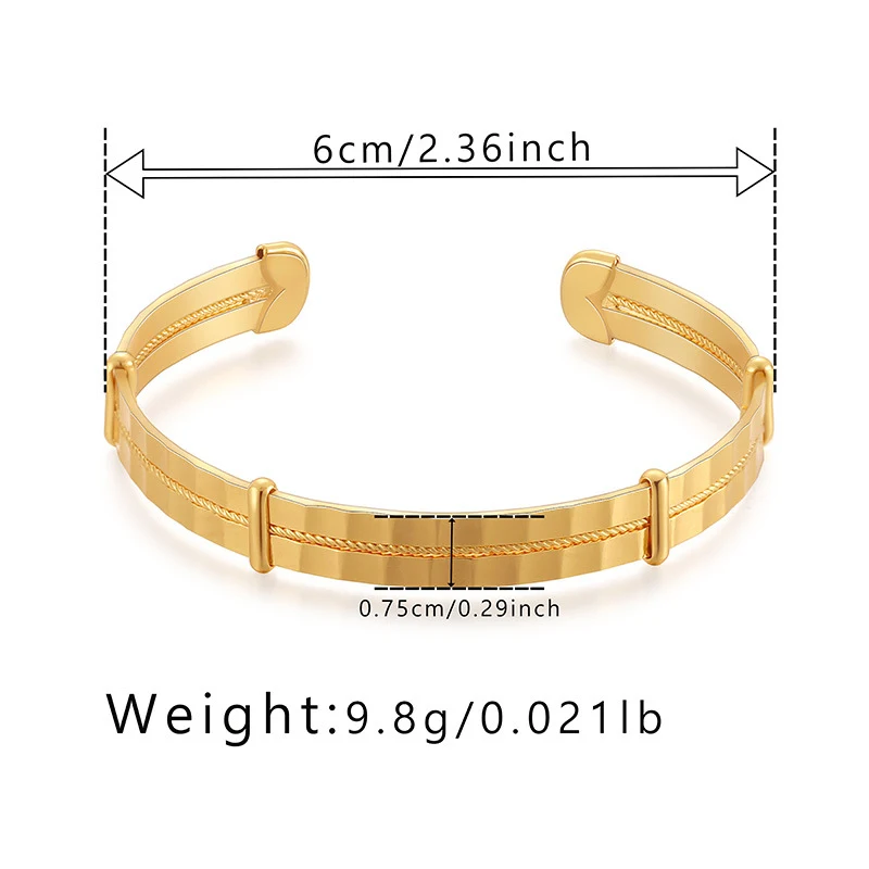 Dames armband met brede rand en metalen look, modieus en stijlvol. Een opvallend accessoire, ideaal voor vele gelegenheden.