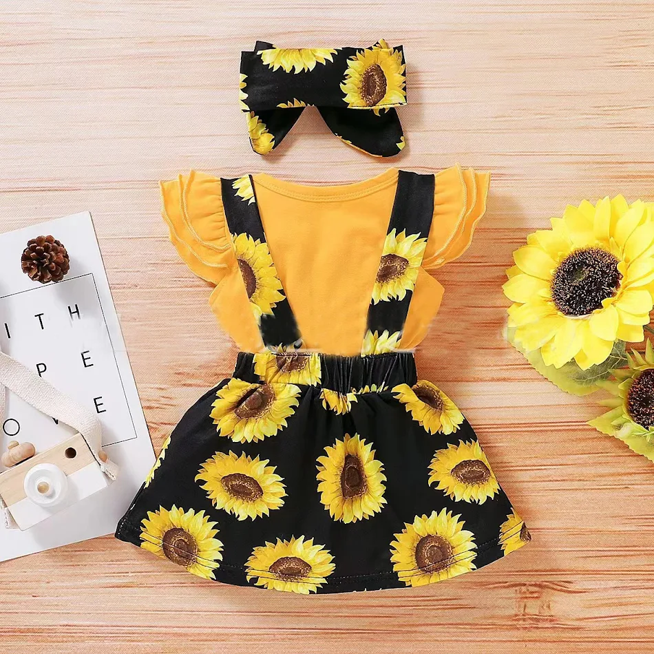 SUNFLOWER Driedelige set met print, romper en pakje. Comfortabel en schattig voor baby's. Perfect om te spelen en te ontdekken.