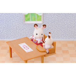 Набор Обеденный стол с 5 стульями Sylvanian Families Эпоха Чудес за 499 руб.