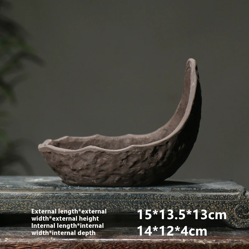 Lila Ton Topf Blumen Kreativität Süd Barbaren Alien. Einzigartiges Design für Pflanzen. Schaffen Sie eine besondere Atmosphäre.