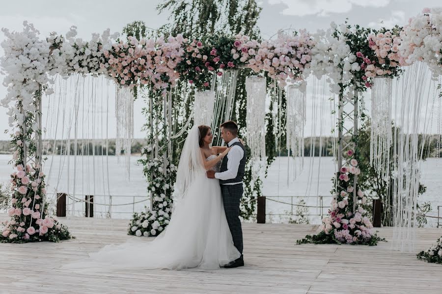 Fotografo di matrimoni Anastasiya Pikhtovnikova (nastiapihta94). Foto del 25 giugno 2019