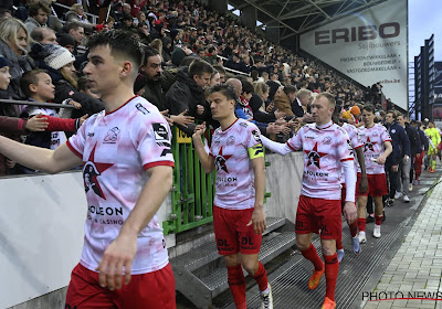 🎥 Opvallende toeschouwer in de tribune tijdens topper tussen Zulte Waregem en Beerschot