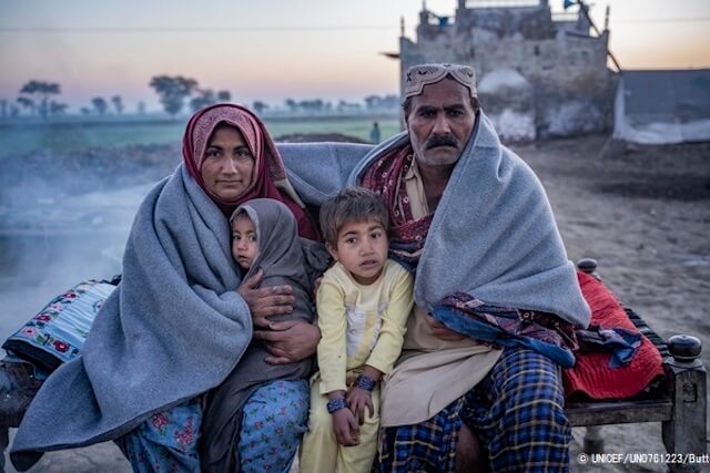 パキスタン現地リポート：洪水発生から4カ月超～400万人近くの子どもが依然、汚れた水のそばで生活