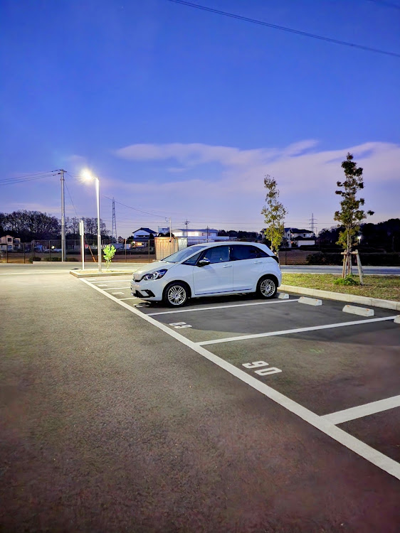 フィットのロジプレイスD川越・自宅の駐車場に関するカスタム事例の投稿画像3枚目
