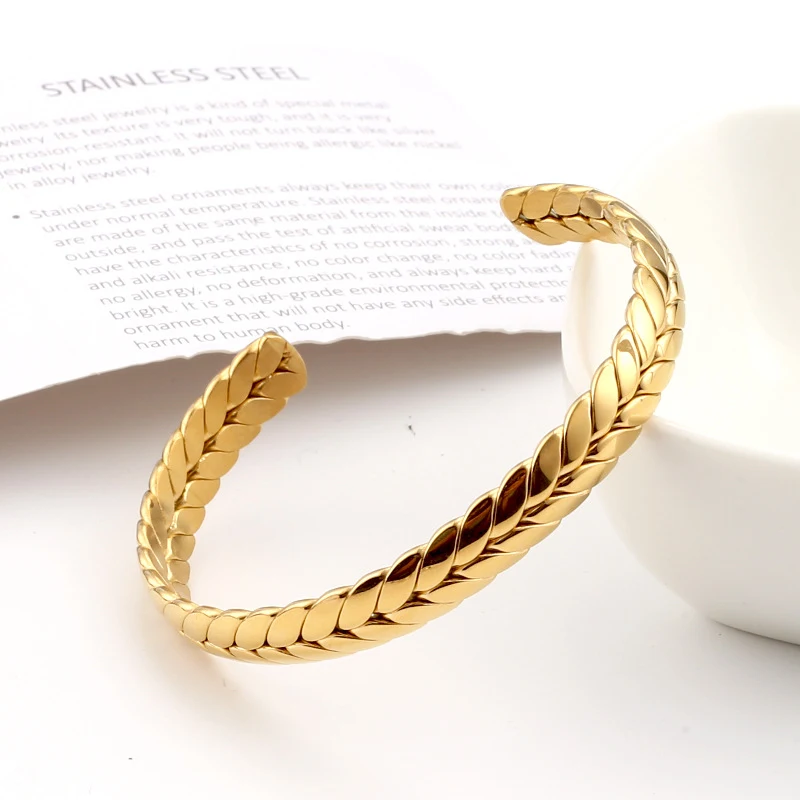 Pulseira de trigo em aço inoxidável, elegante e estilosa para o verão. Textura de alta qualidade, titânio e durabilidade garantida.
