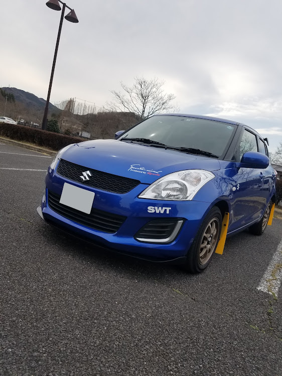 スイフトの板金帰り・フロントリップスポイラー・リアスポイラー・スイフト ZC72Sに関するカスタム事例の投稿画像1枚目