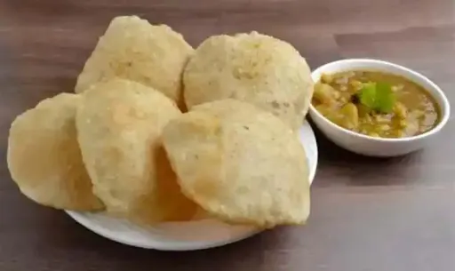 5 Puri With Sabzi