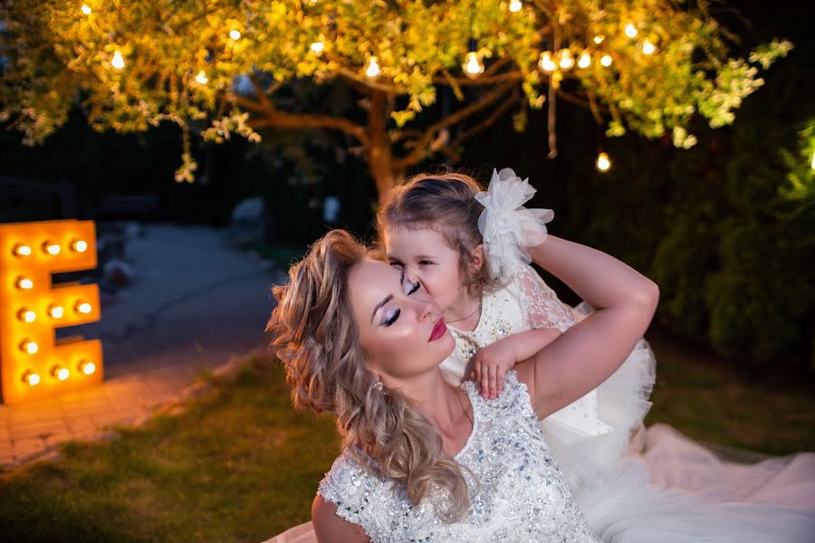 Wedding photographer Natalya Sidorovich (zlatalir). Photo of 9 June 2019