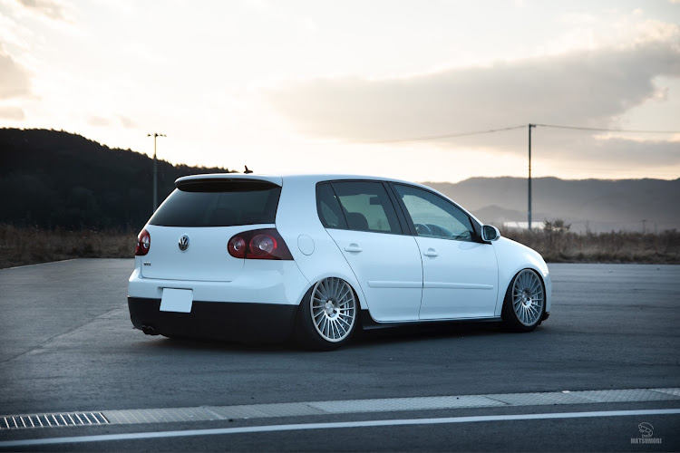 ゴルフ 5 GTIの今年初投稿・エアフォースサスペンション・rotiform・仕様変更・セカンドカーに関するカスタム事例の投稿画像3枚目