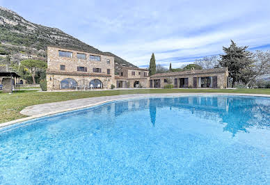 Maison avec piscine et terrasse 12