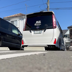 ヴォクシー ZRR80W