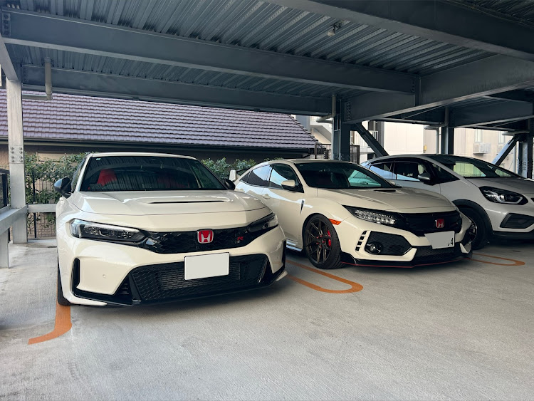 シビックタイプRの車高調整・3月もよろしくお願いしますに関するカスタム事例の投稿画像2枚目
