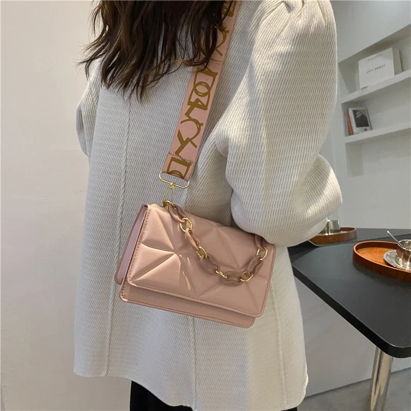 Nouveau Sac Bandoulière Simple et Large décontracté pour femme Un sac polyvalent et pratique, parfait pour un usage quotidien, idéal pour transporter l'essentiel avec style et confort.