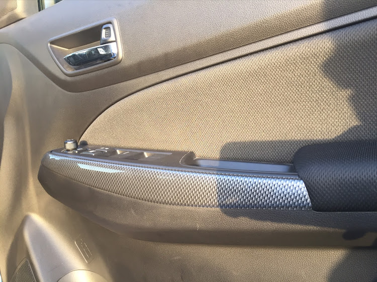 スイフトRSのハザードスイッチ増設・セカンドステージ　内装パネル・内装カスタム・500円貯金・大満足の大奮発！に関するカスタム事例の投稿画像10枚目