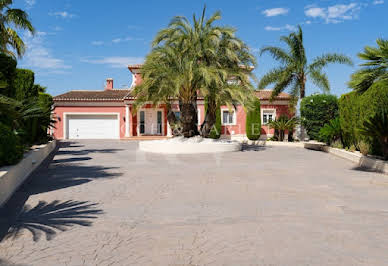 Villa with garden and terrace 4