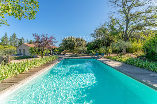 Villa avec piscine 1