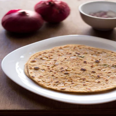 Stuffed Pyaz Paratha With Salad Chutney & Butter