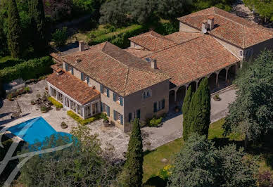 Maison avec piscine et terrasse 19