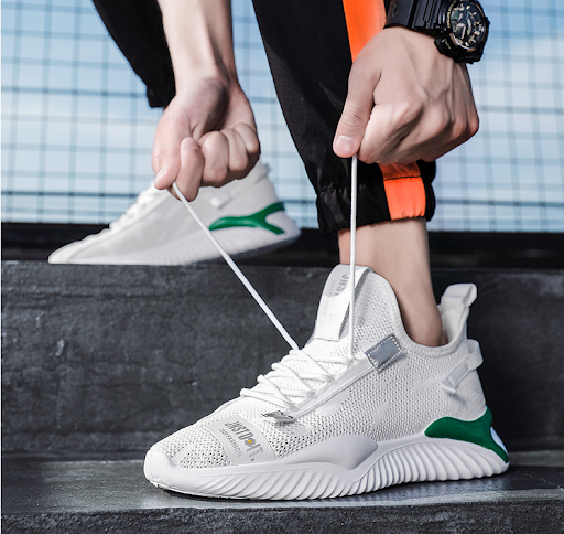Title 1, Summer flying woven sports shoes for men, breat...