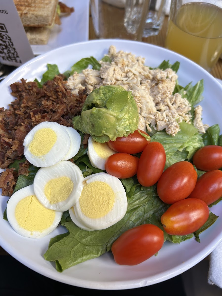 Cobb salad w/o cheese. Should’ve taken a pic w the vegan ranch, it was so good!