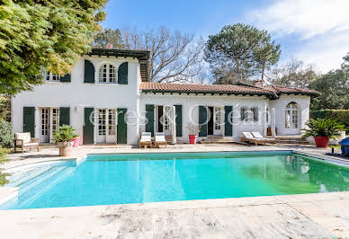 Maison avec piscine et terrasse 1