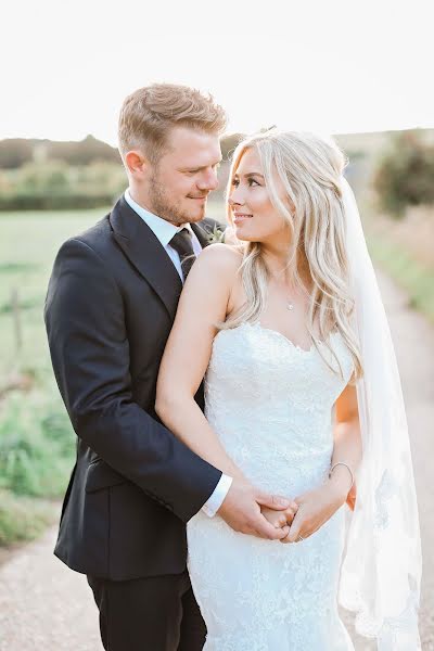 Fotógrafo de bodas Charlotte Kimberley (charlottewiseph). Foto del 2 de julio 2019