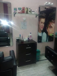 Mirrors Unisex Salon photo 1