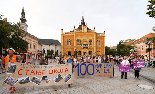  Profesorka u Novom Sadu: Da li deci da kupujemo pancire ili školske knjige