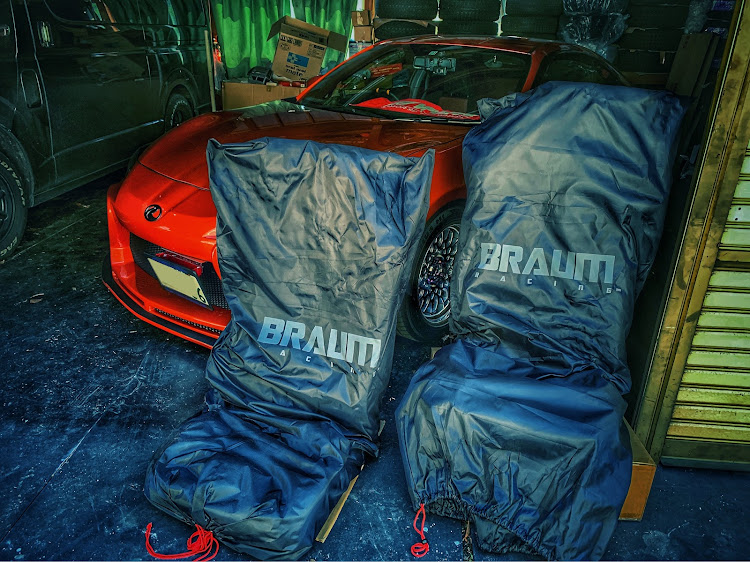 86の86・ワイドボディ・86BRZ・セミバケ・braum racingに関するカスタム事例の投稿画像1枚目